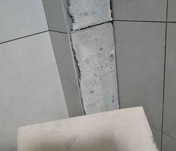 马龙瓷砖空鼓维修公司分享下厨房瓷砖脱落的补救措施。